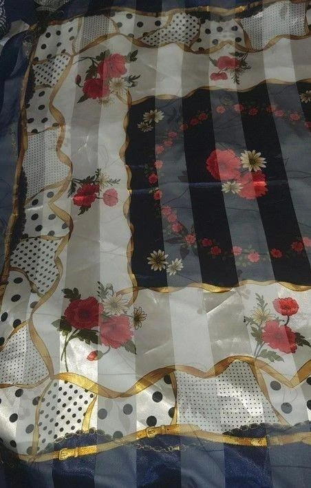 Foulard carré à motifs floraux bleu marine – photo 4